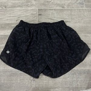 Lululemon Hotty Hot 4” Camo Shorts size 4